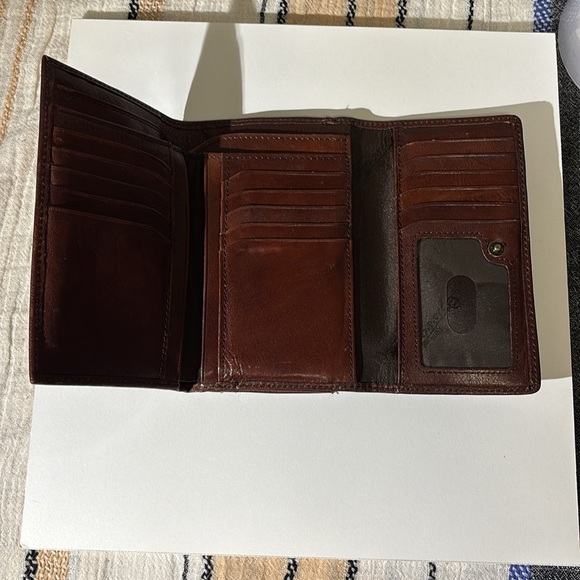 Fossil Brown Leather Wallet Timeless Design - Picture 4 of 10